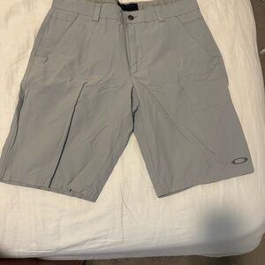 Oakley Men's Light Gray Flat Front Shorts